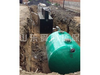 點擊查看詳細信息<br>標題：地埋式污水處理設備安裝現場 閱讀次數：3186